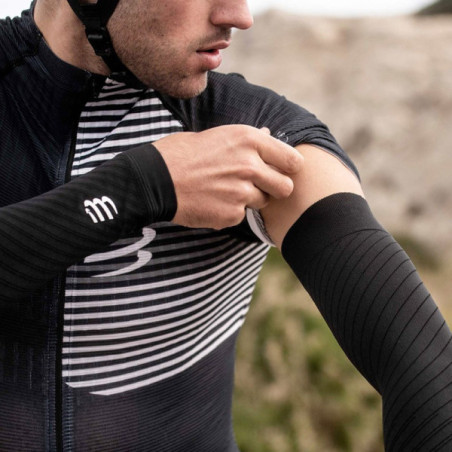 ▷ Manguitos compressport ultralight negro 21 por SOLO 30,00 €