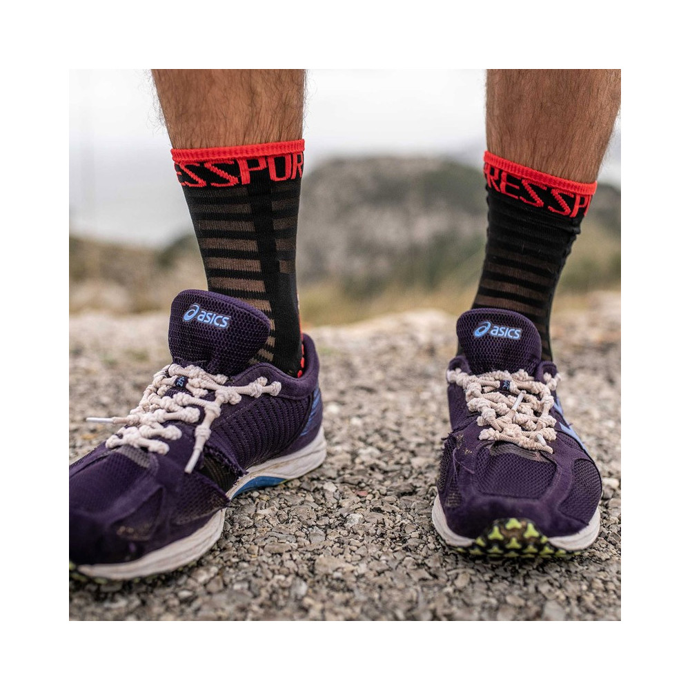 ▷ Calcetines compressport pro racing v3 ultralight run high negro/rojo por SOLO 13,50 €